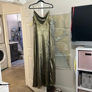 Never worn just tried on and didn’t like the way it looked.